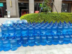 飲用桶裝水中會含有多少微生物？